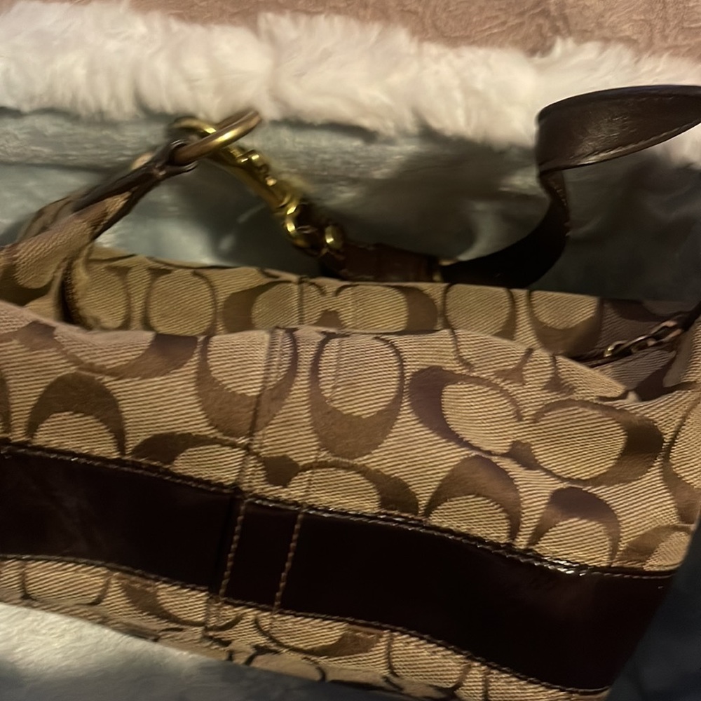 Authentic. coach mini arm pouch!! Beautiful multi color.  satin. inside!! - Picture 2 of 4